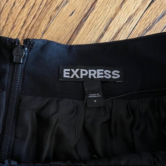 Express Black Circle Skater Skirt - Picture 2 of 6